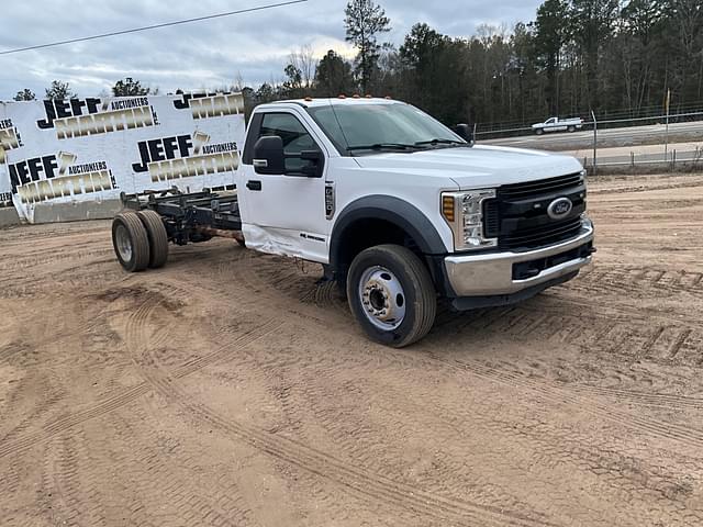 Image of Ford F-550 equipment image 2