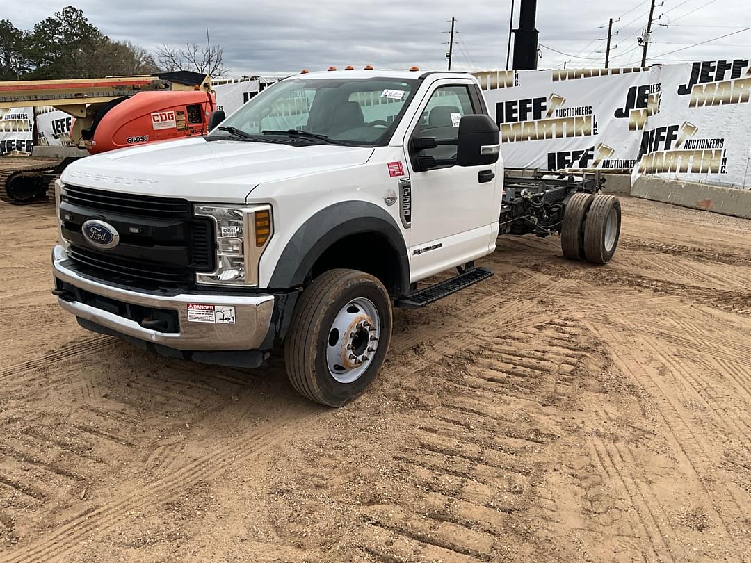 Image of Ford F-550 Primary image