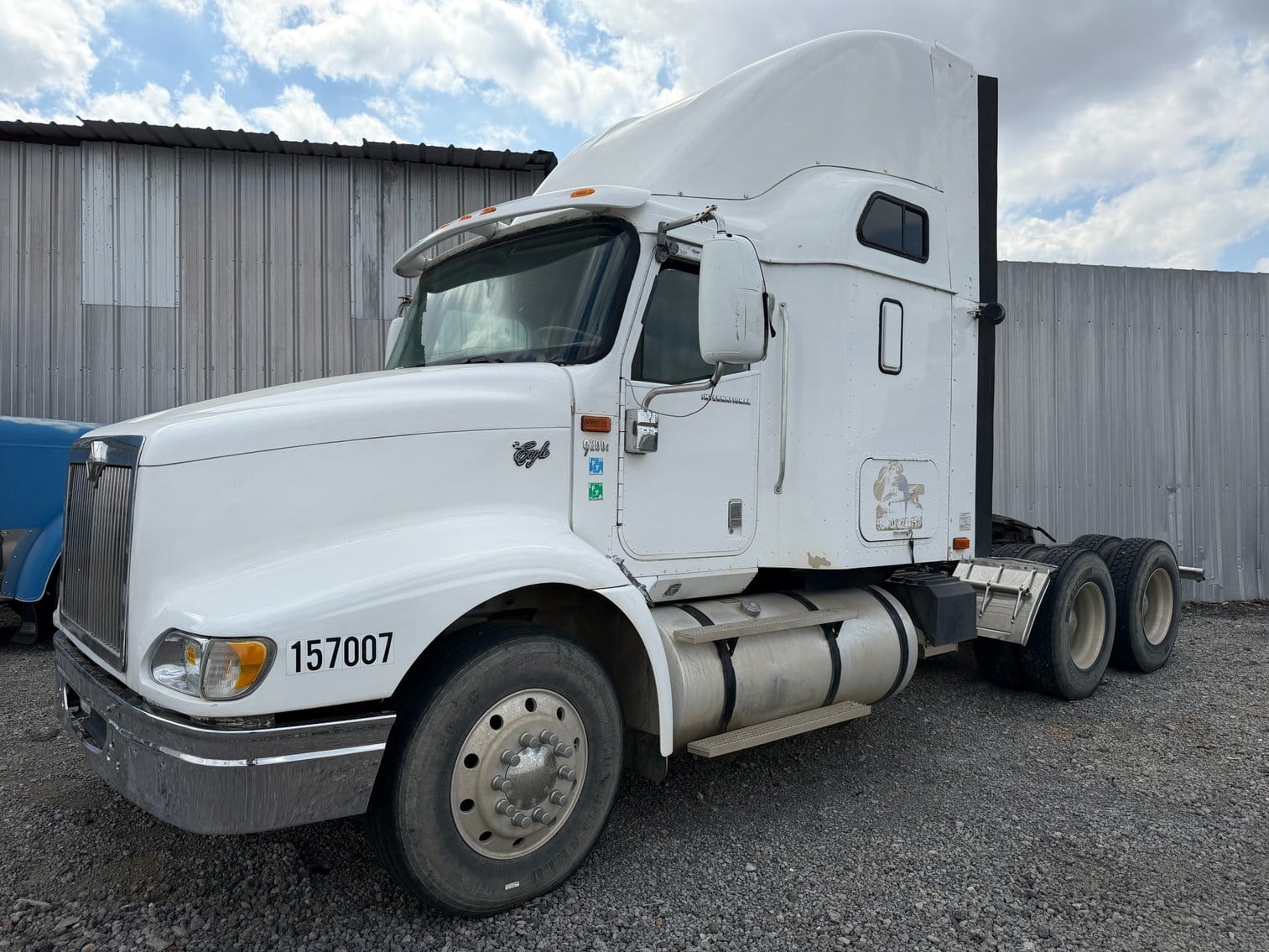 2002 International 9200i Equipment Image0