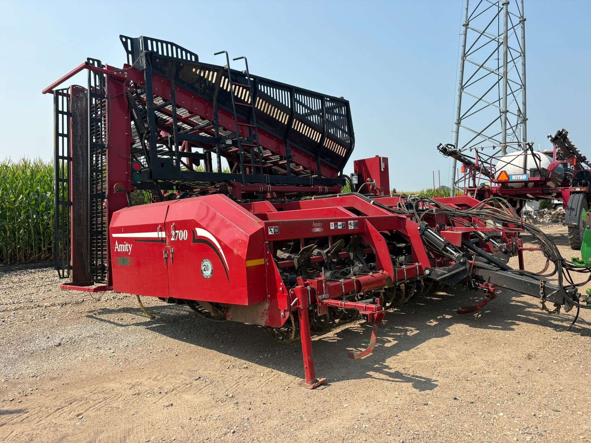 2016 Amity 2700 Equipment Image0