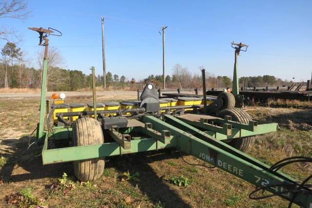 Image of John Deere 7240 equipment image 1