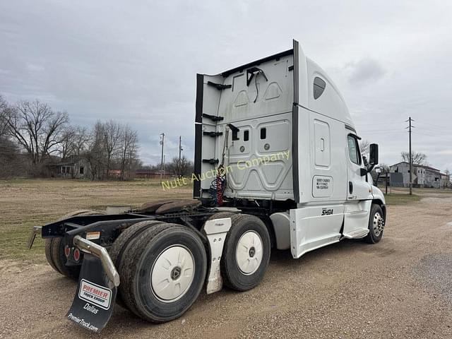 Image of Freightliner Cascadia equipment image 4