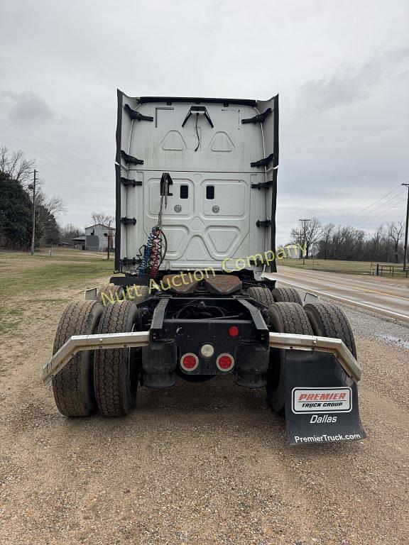 Image of Freightliner Cascadia equipment image 3