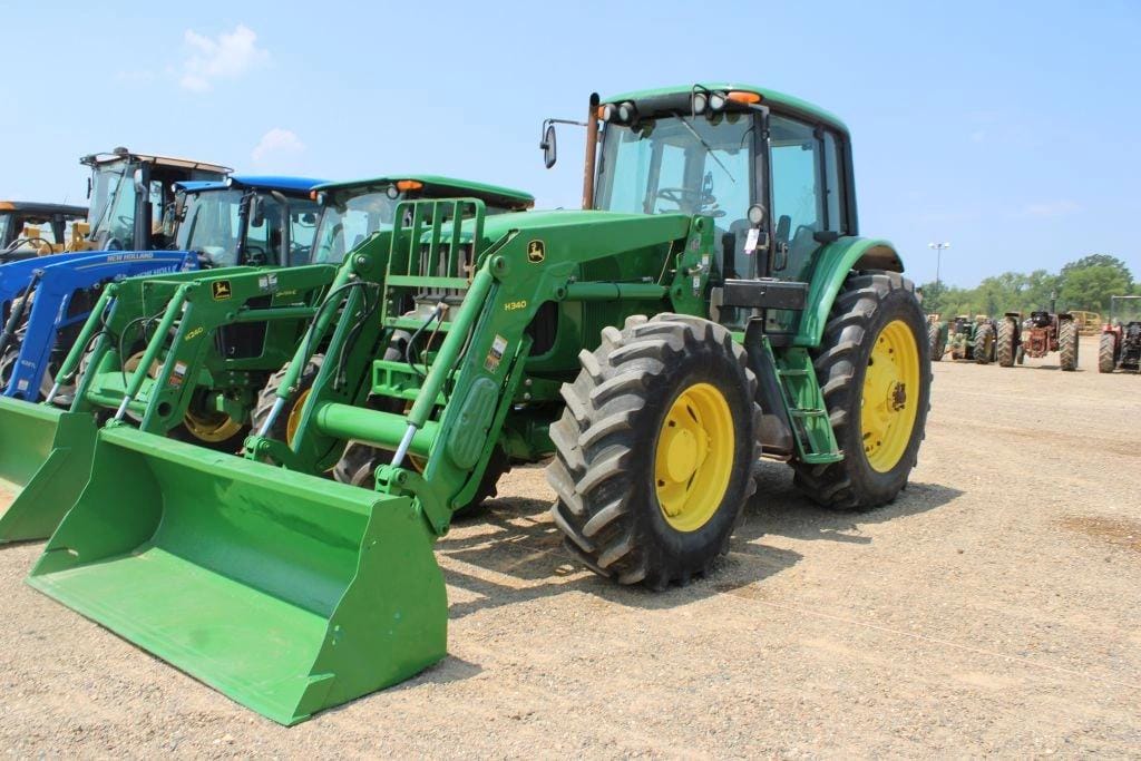 John Deere 7520 Equipment Image0