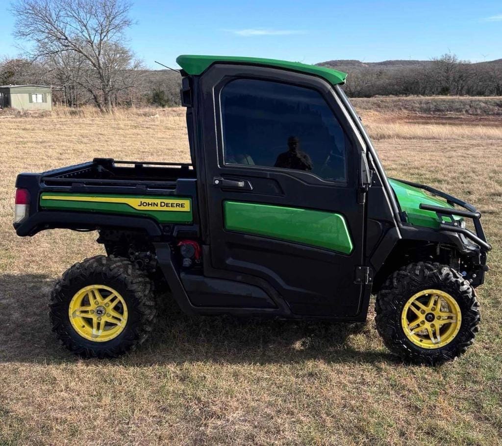 2021 John Deere Gator Equipment Image0