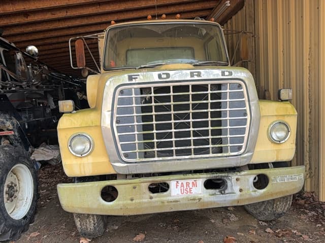 Image of Ford F-880 equipment image 4