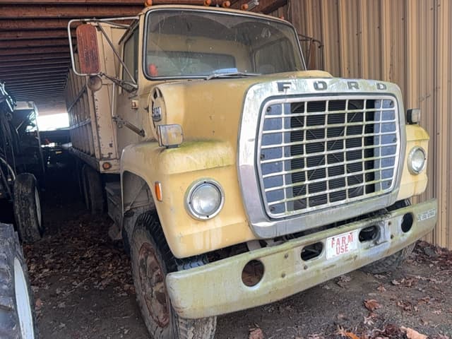 Image of Ford F-880 equipment image 1