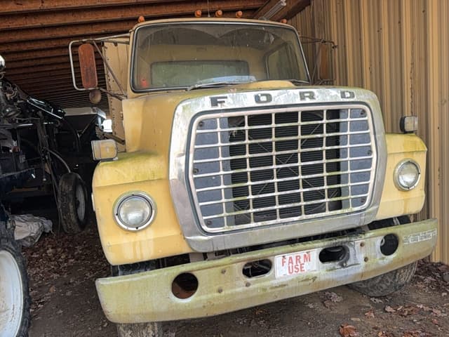 Image of Ford F-880 equipment image 3