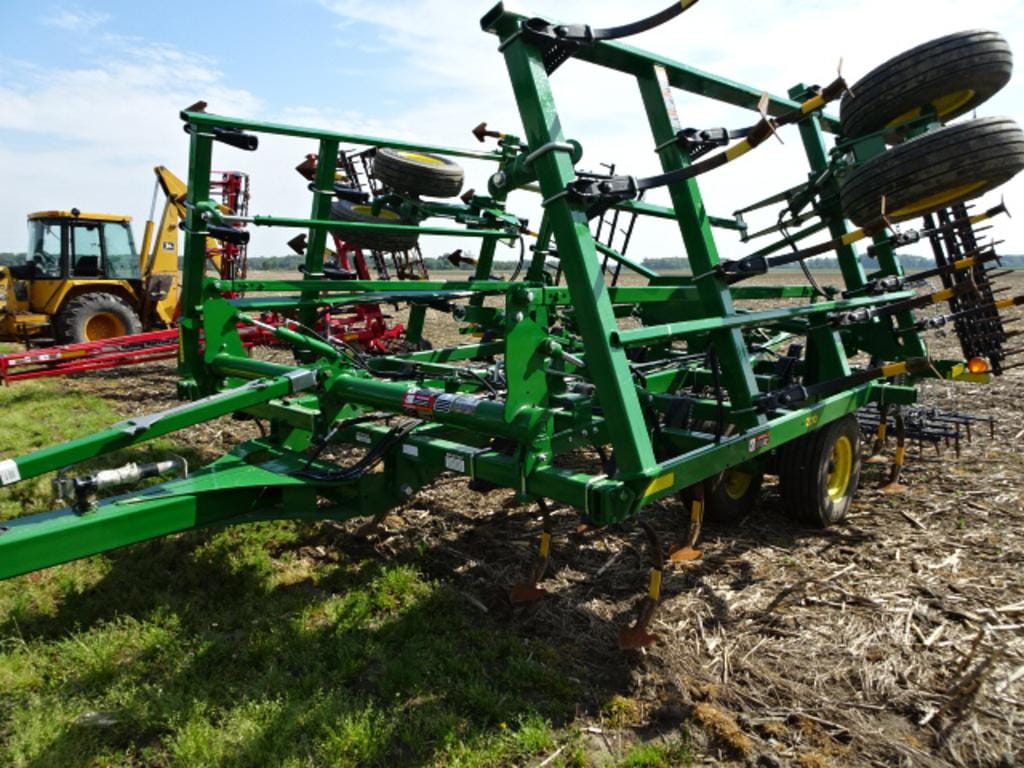 Main image John Deere 2210