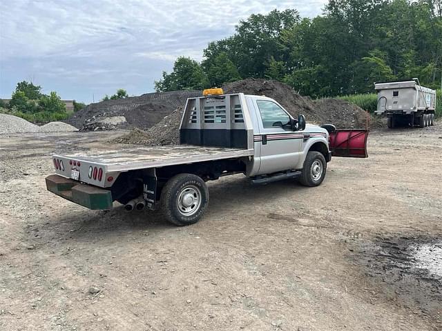 Image of Ford F-350 equipment image 3