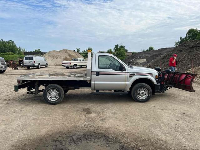 Image of Ford F-350 equipment image 4