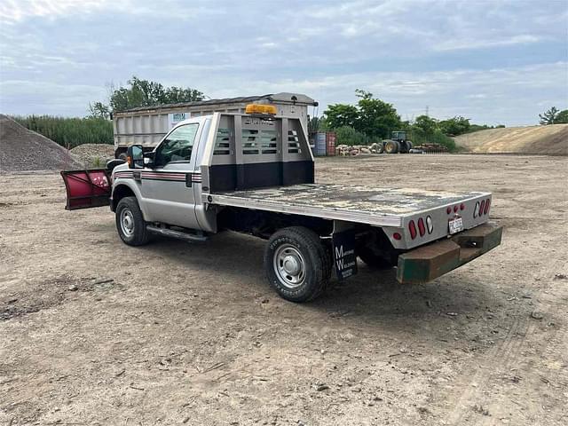 Image of Ford F-350 equipment image 2