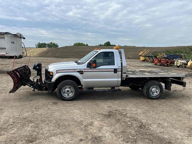 Image of Ford F-350 equipment image 1