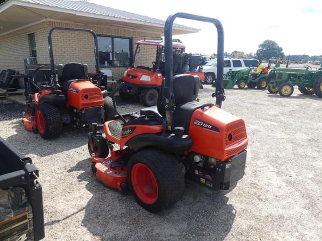 Image of Kubota ZD1211 equipment image 3