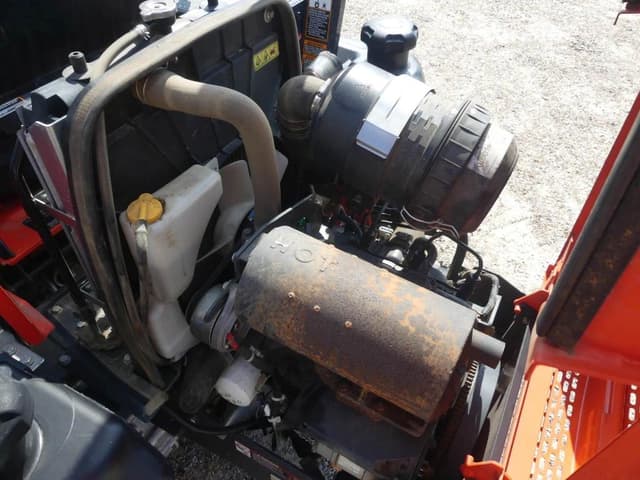 Image of Kubota ZD1211 equipment image 4