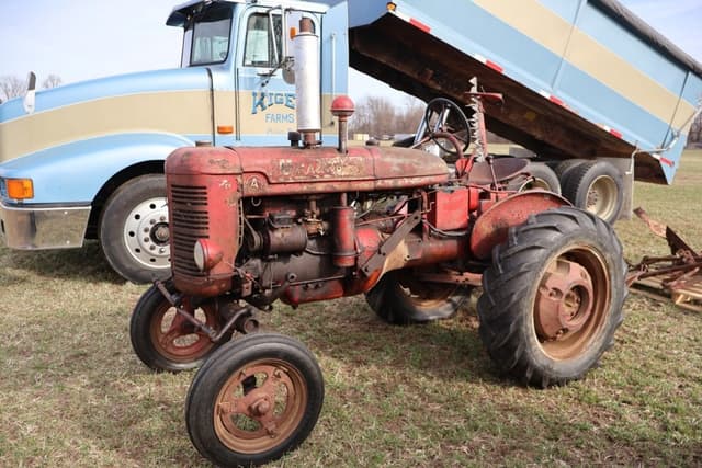 Image of Farmall A equipment image 2