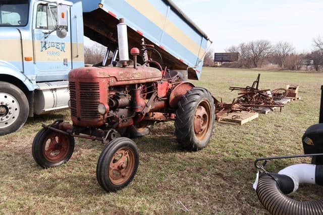 Image of Farmall A equipment image 1
