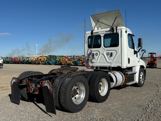 Image of Freightliner 125 equipment image 3