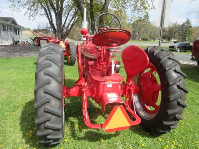 Image of Farmall H equipment image 3