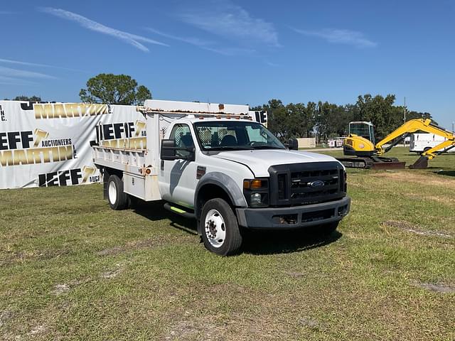 Image of Ford F-450 equipment image 2