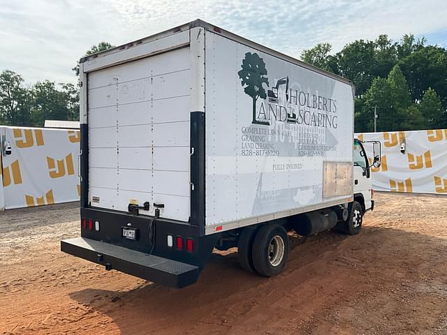 Image of Isuzu NPR equipment image 4
