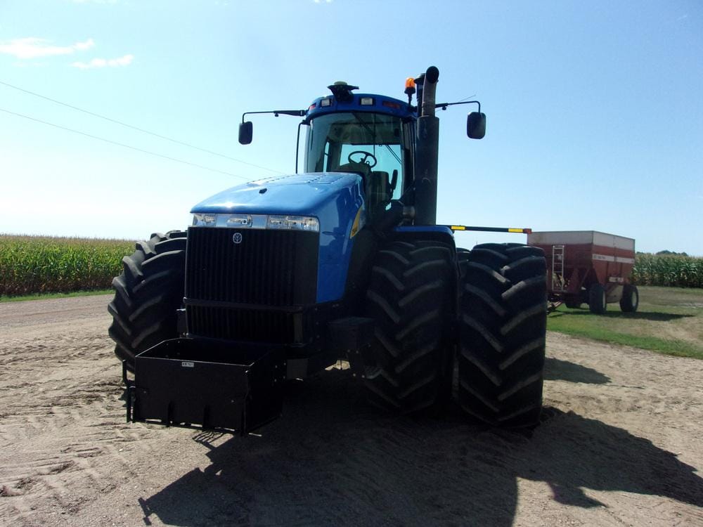 Main image New Holland T9040