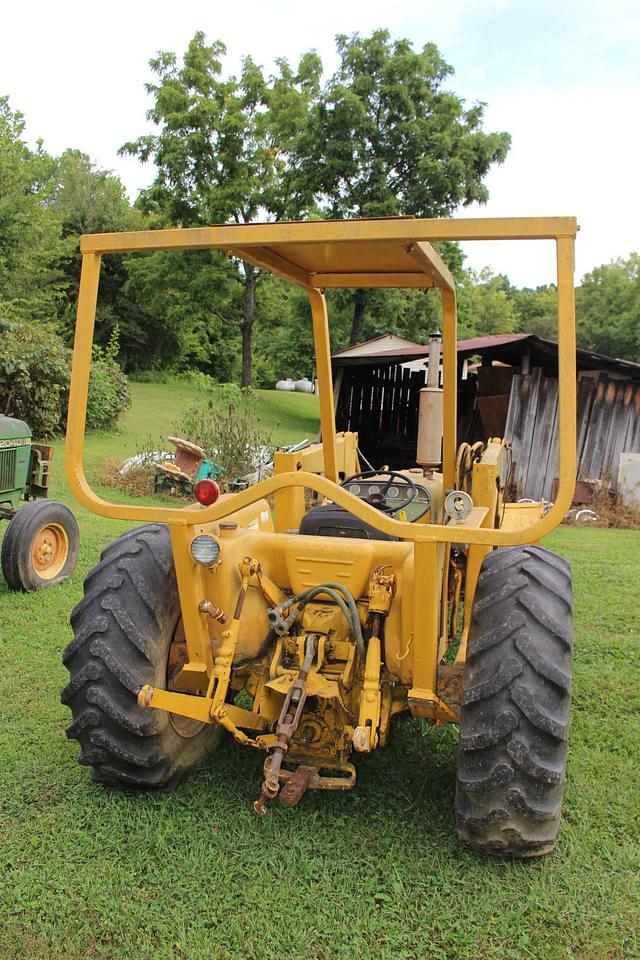 Image of International Harvester 2400A equipment image 2