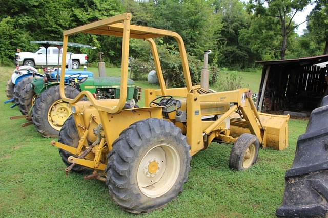 Image of International Harvester 2400A equipment image 3