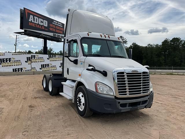 Image of Freightliner Cascadia equipment image 2