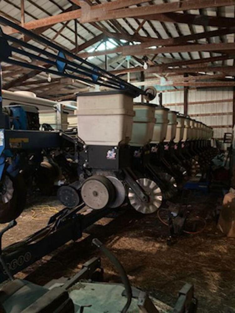SOLD 2003 Kinze 3600 Planting Planters Tractor Zoom