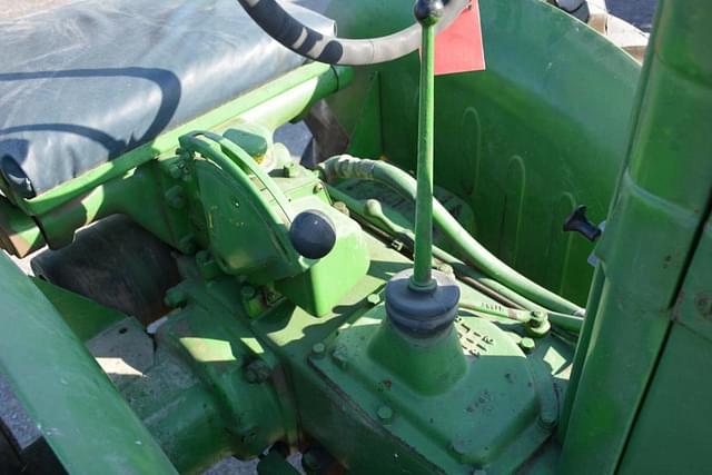 Image of John Deere M equipment image 4