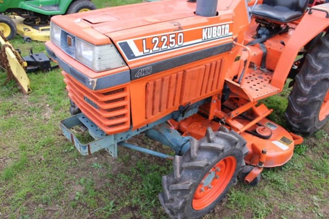 Image of Kubota L2250 equipment image 3
