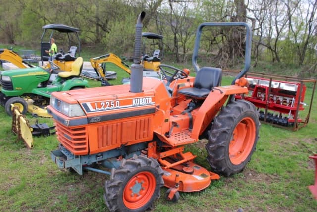 Image of Kubota L2250 equipment image 2