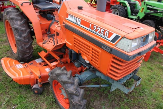 Image of Kubota L2250 equipment image 4