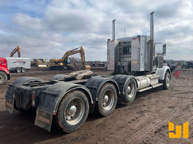 Image of Kenworth W9 equipment image 4