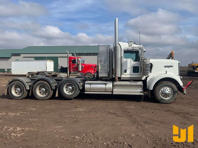 Image of Kenworth W9 equipment image 3