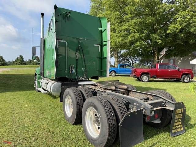 Image of Freightliner Columbia equipment image 2