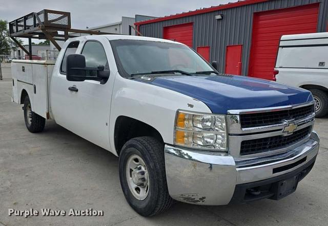 Image of Chevrolet 2500HD equipment image 2