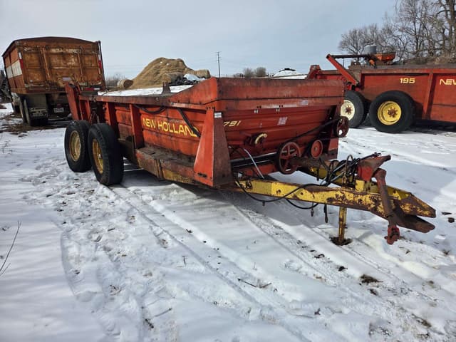 Image of New Holland 791 equipment image 2