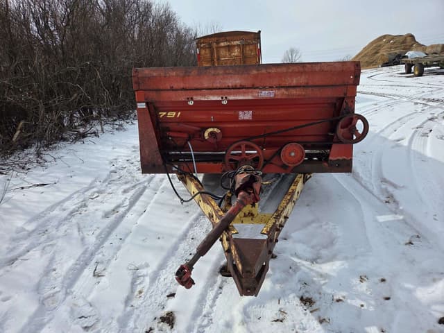 Image of New Holland 791 equipment image 1