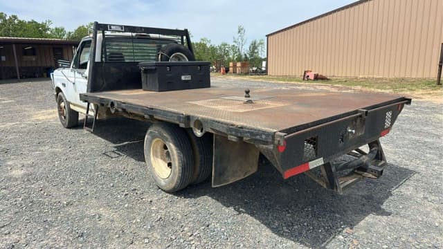 Image of Ford F-350 equipment image 3