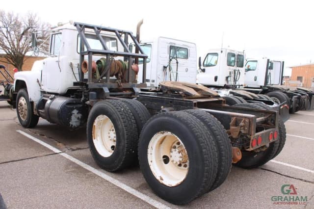 Image of Mack R688ST equipment image 3