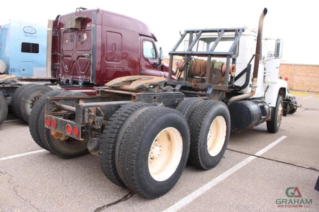 Image of Mack R688ST equipment image 2