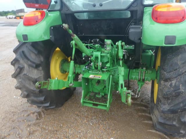Image of John Deere 5065E equipment image 3