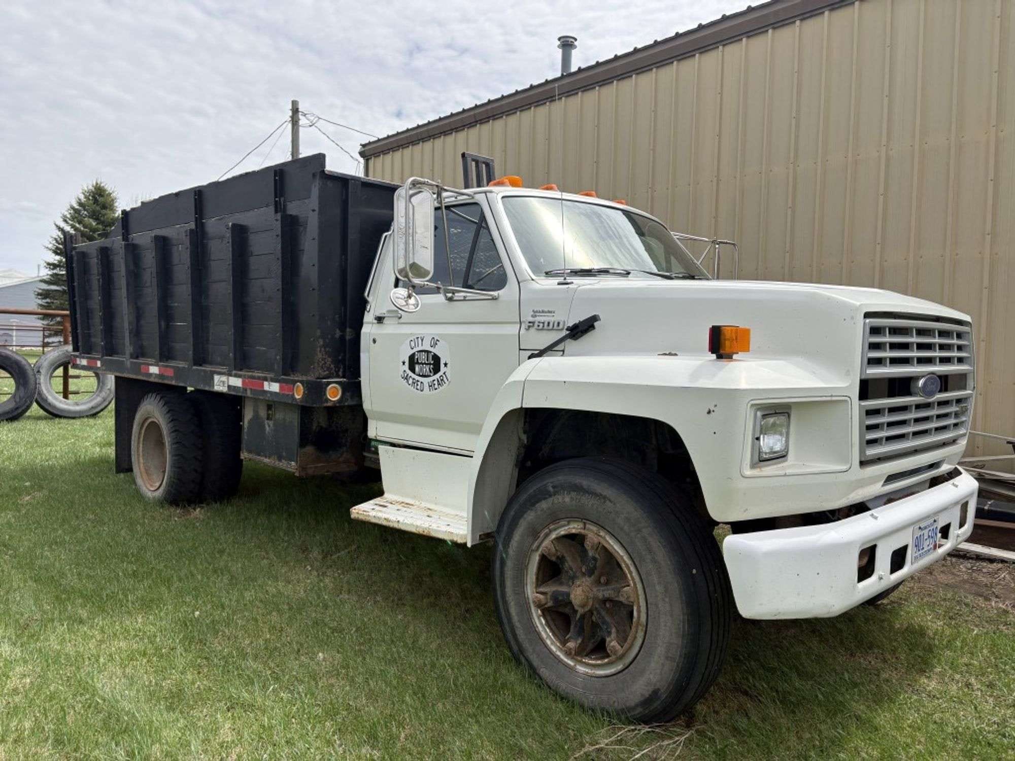 1993 Ford F-600 Equipment Image0