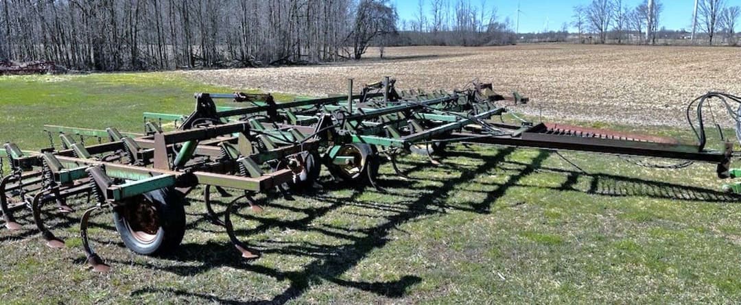 Image of John Deere 1010 Image 1