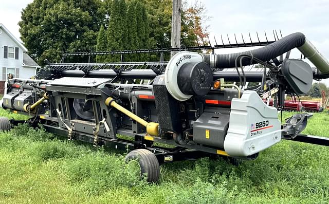 Image of Gleaner R65 equipment image 4