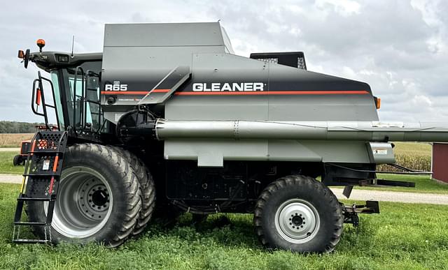 Image of Gleaner R65 equipment image 1