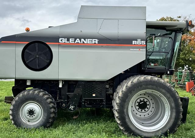 Image of Gleaner R65 equipment image 2