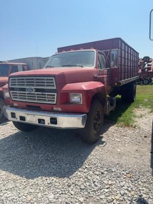 1987 Ford F-800 Image